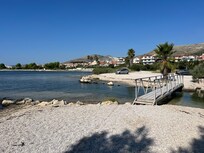 Strand in unmittelbarer Nähe. Naturbelassen.