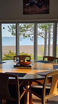 Kitchen Table with a wonderful view.