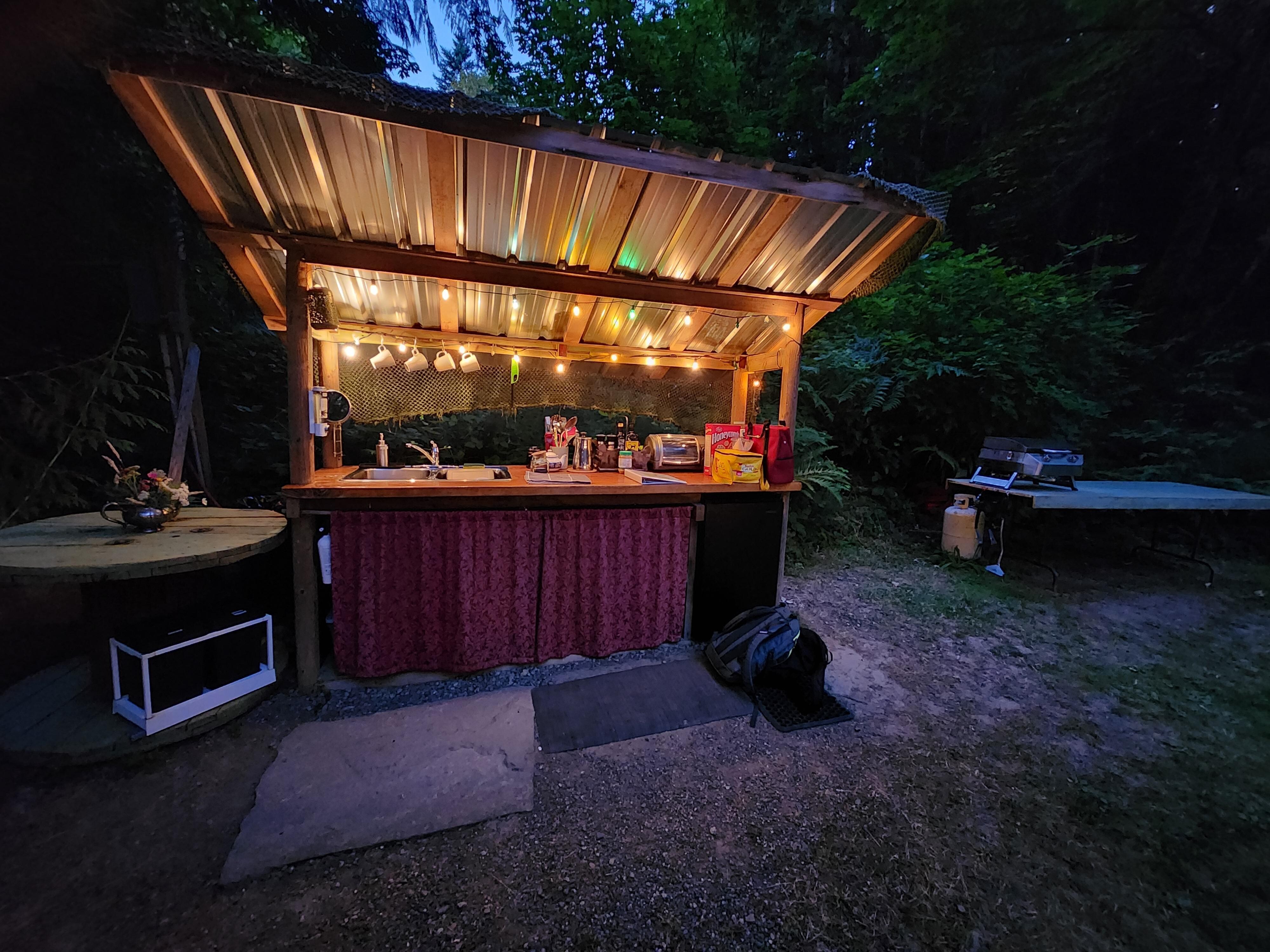 outdoor kitchen