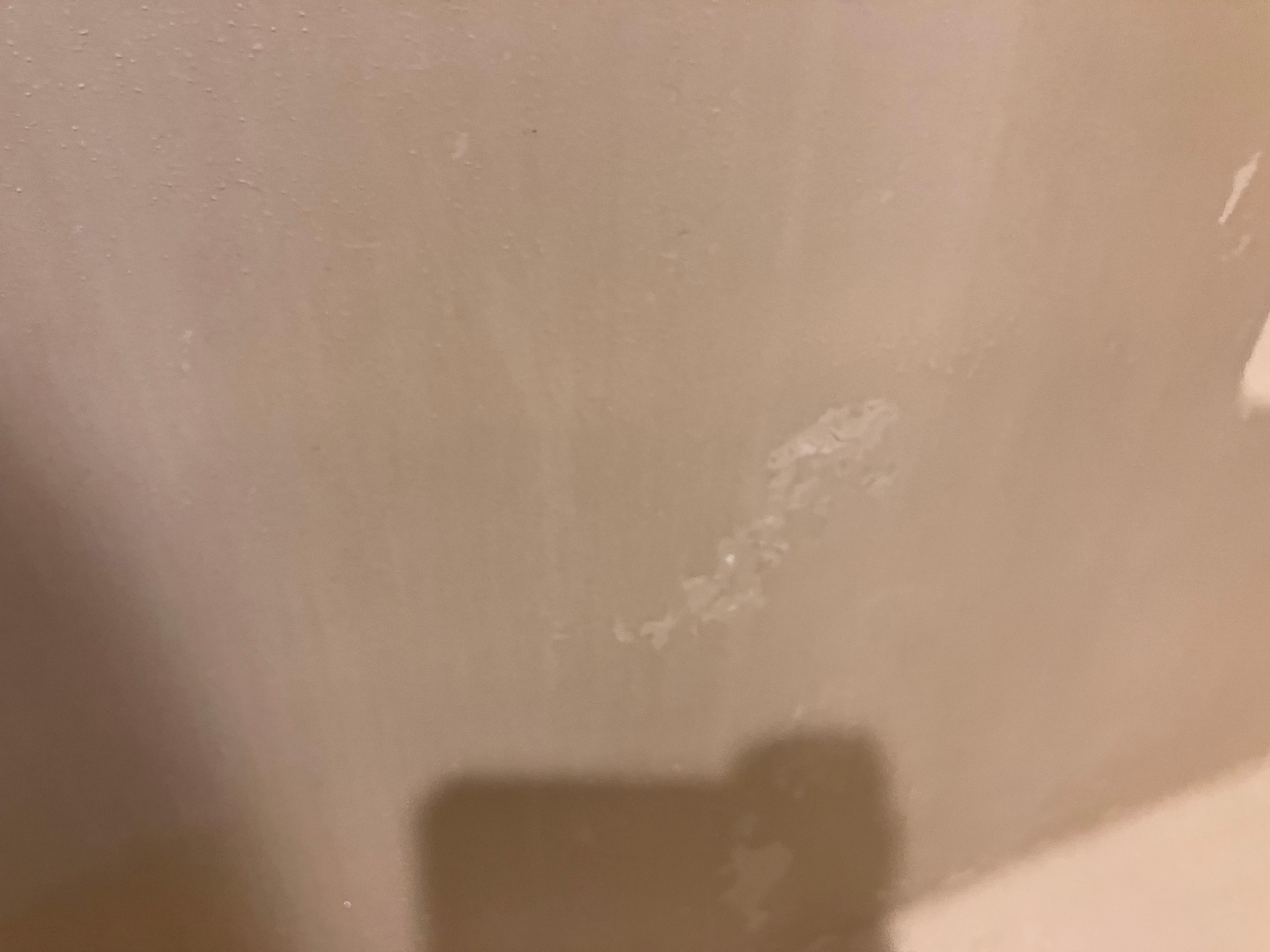 Bathroom tub
(1st room)