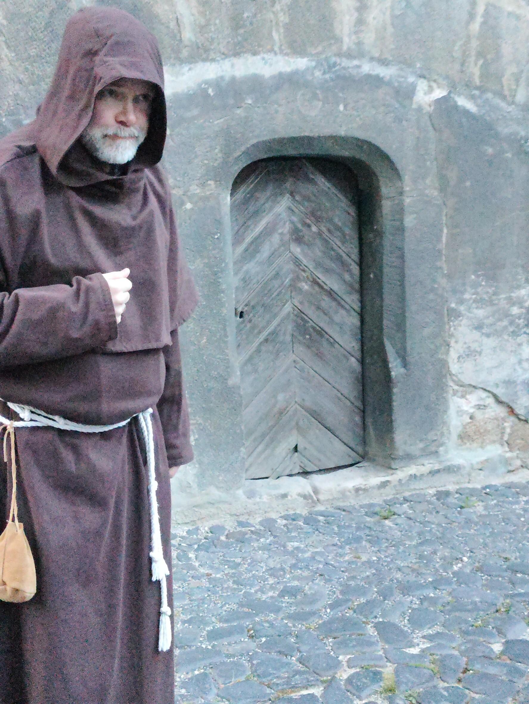 Mönch Petrus bei der abendlichen Stadtführung