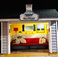 Bus stop on Ocean Ave? In Seabright
Across the way and down a bit is Gracie & the Dudes ice cream and ices…delicious and homemade 👍