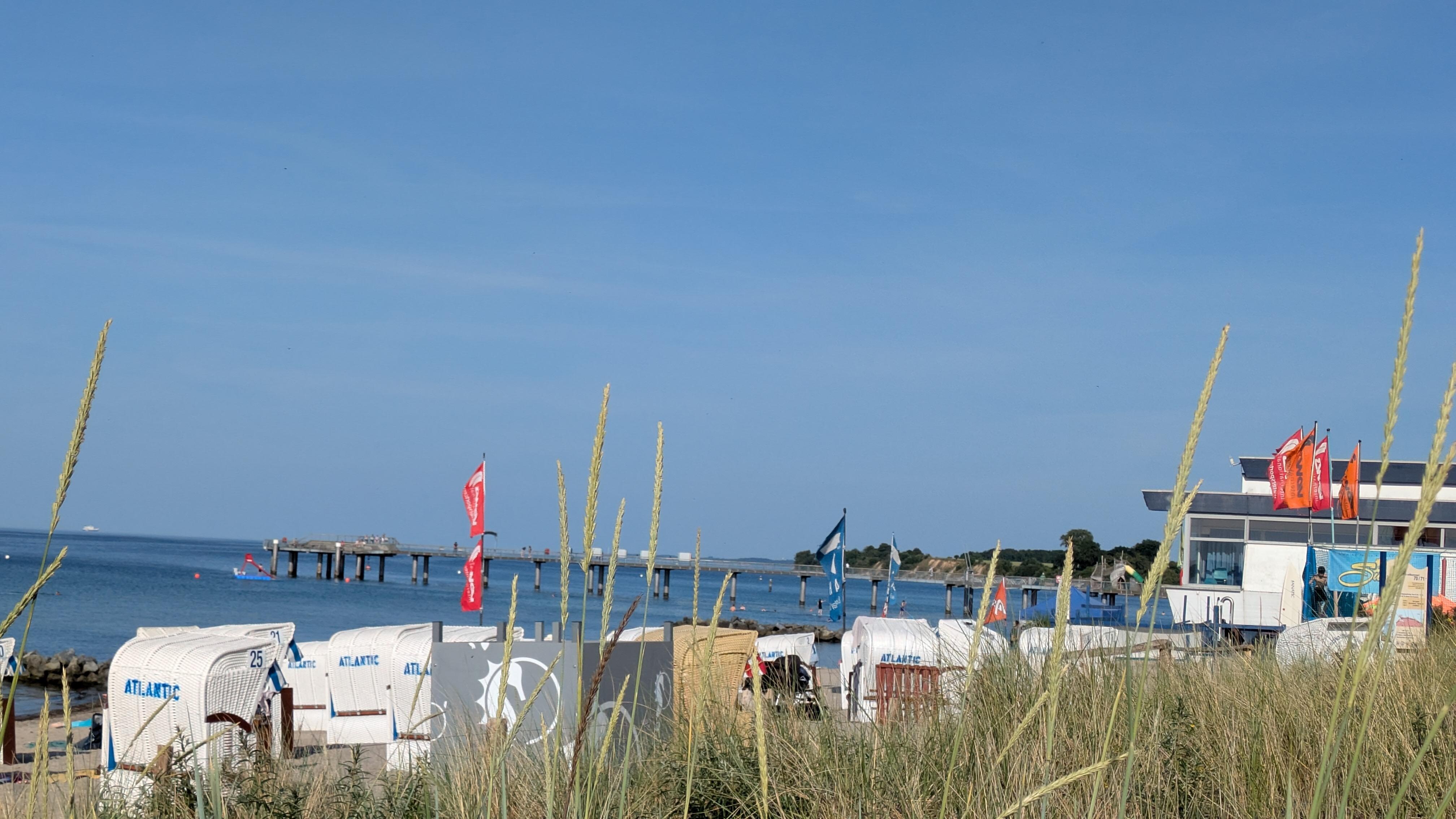 Blick auf die Seebrücke Niendorf 