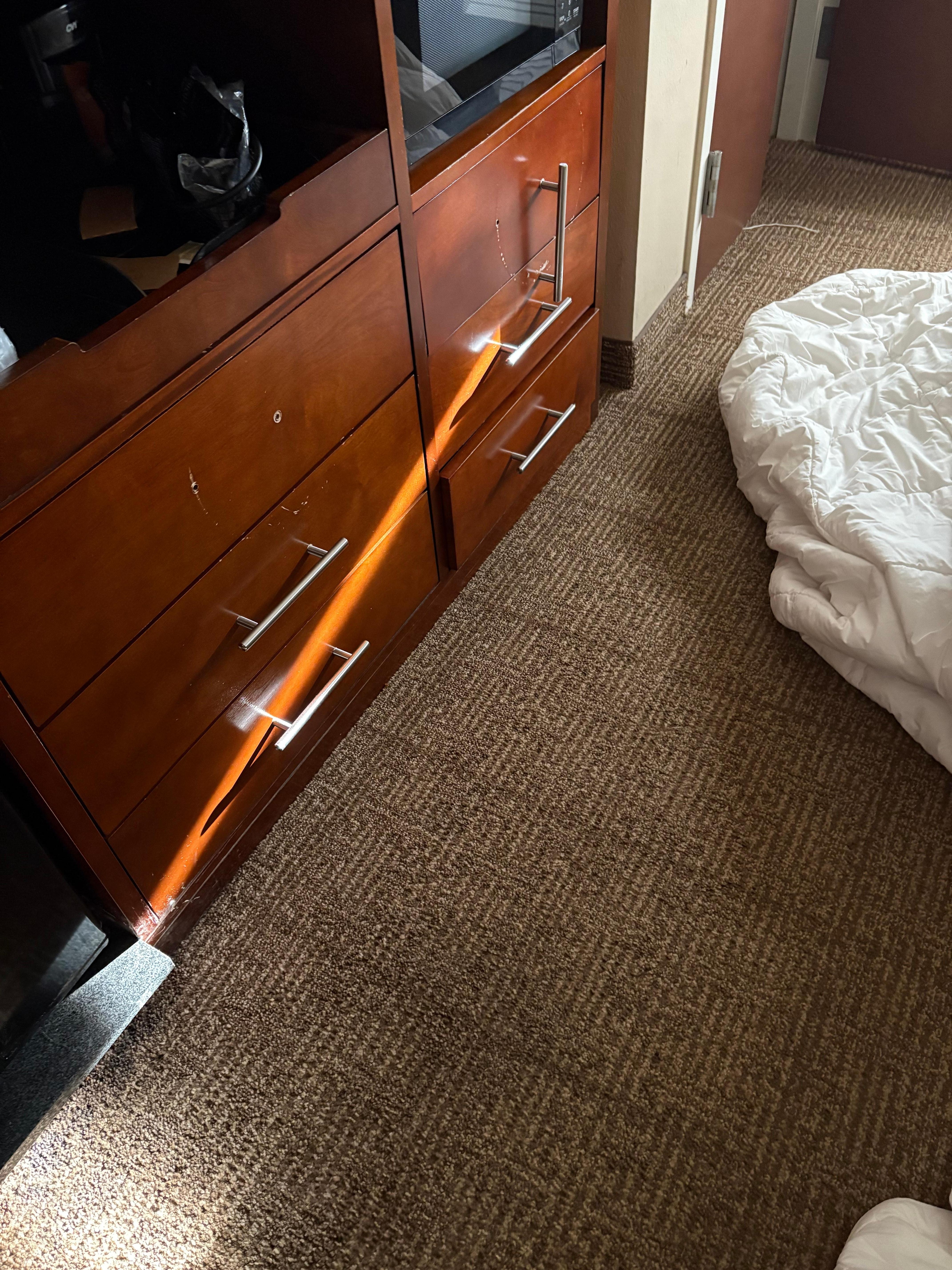 Handle missing or broken on the drawers 