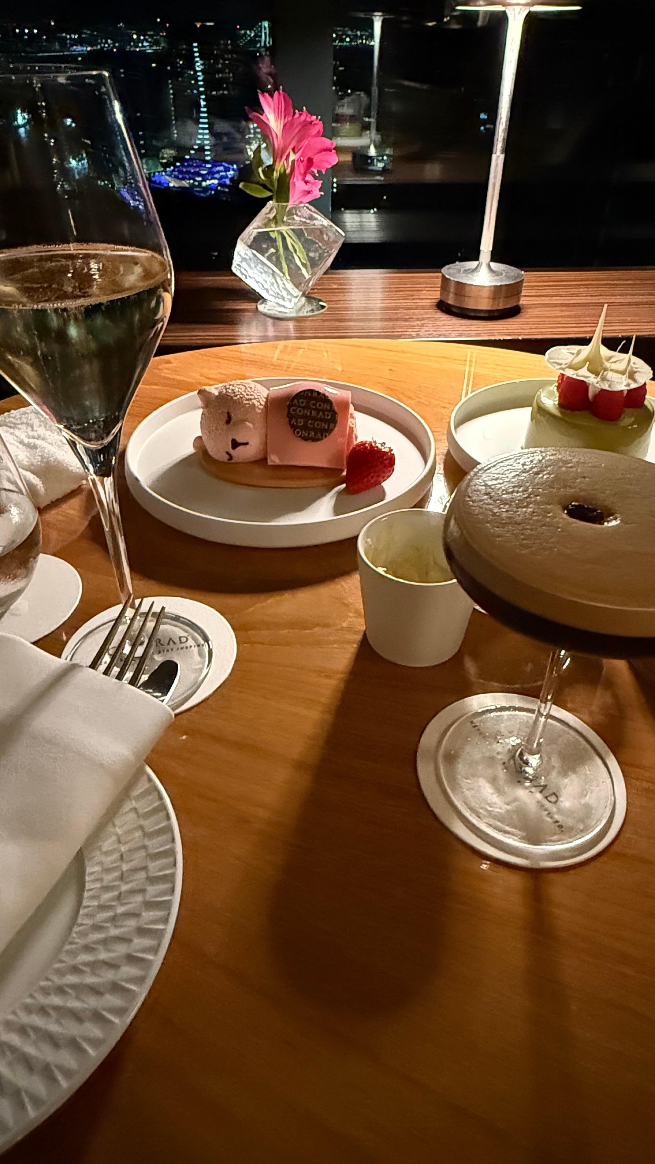 Beautiful lounge and attentive staff. Food was delicious. Dessert was creative art. Amazing views 