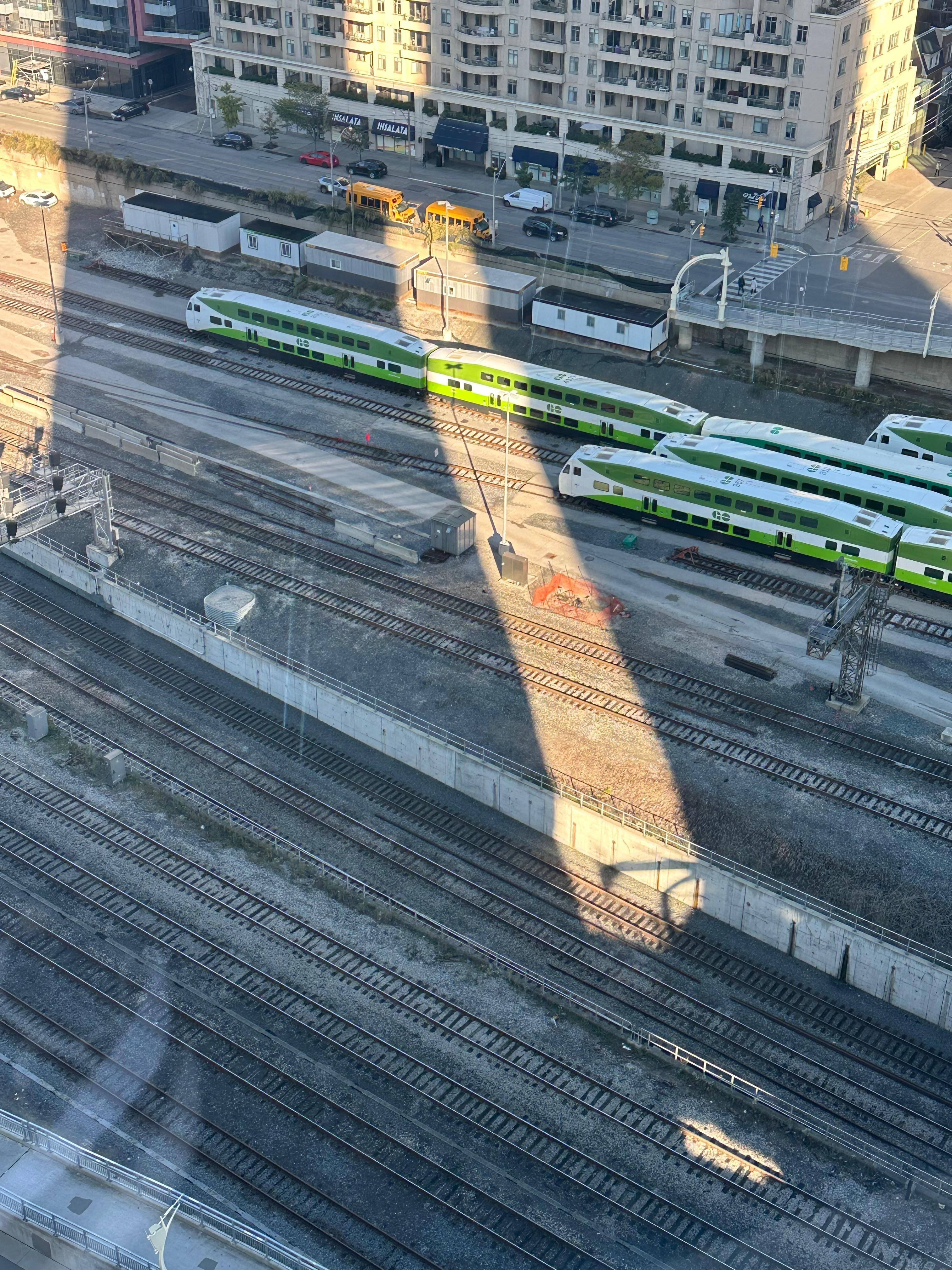 Can see the trains from the bedroom.