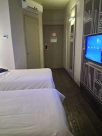 Quarto pequeno, mas mto limpo.