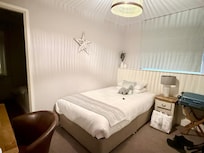 My lovely little single room with a larger than single bed. ❤️