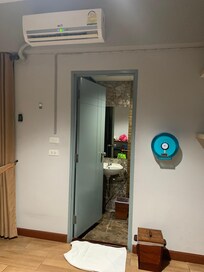 Bathroom has no hot water, even after informing the staff.