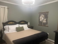 3 bedrooms with memory foam mattresses, comfy.