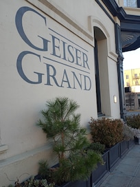 Geiser Grand Hotel entrance.