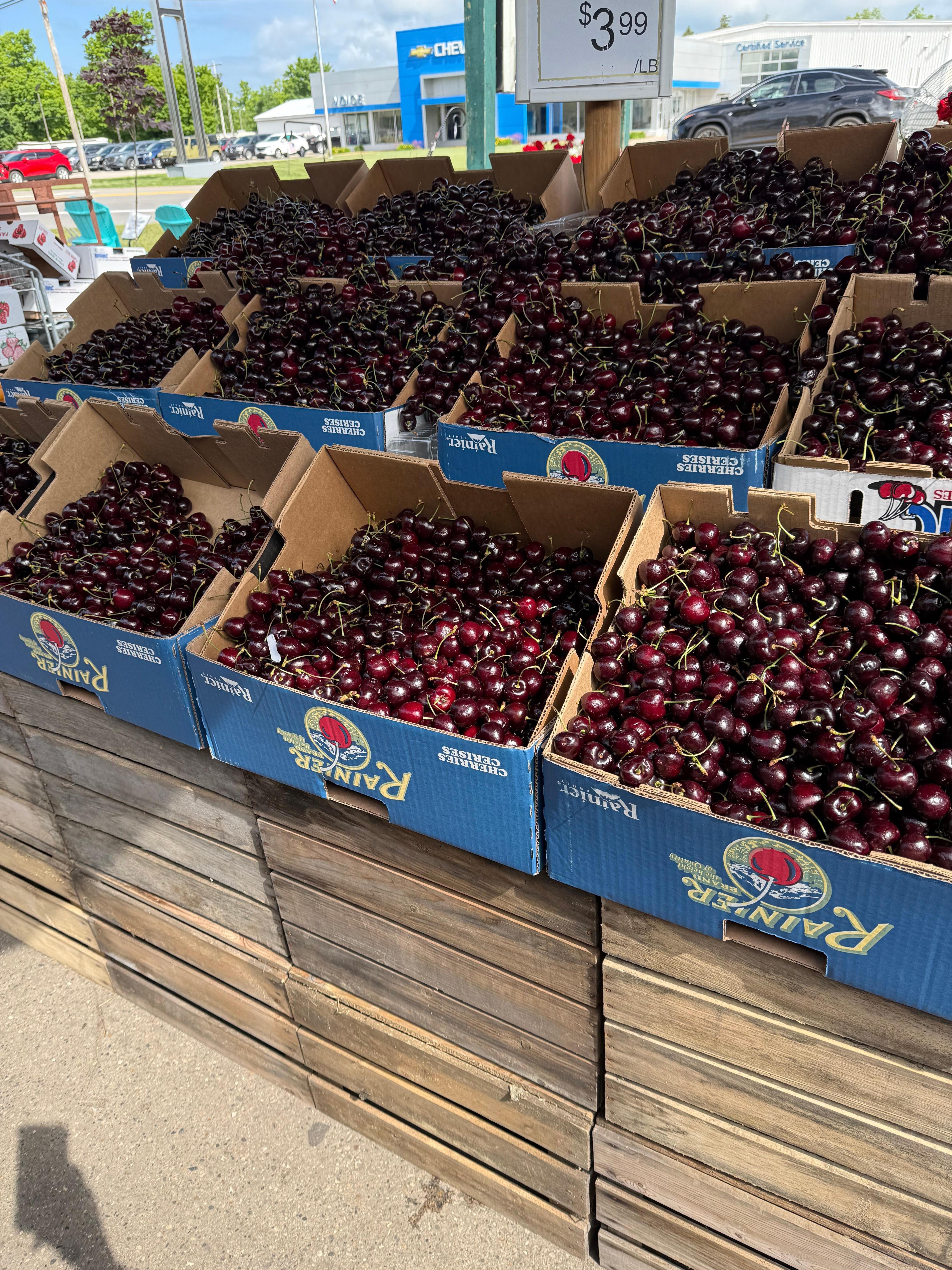 Donât miss the Cherry Street Market in town!