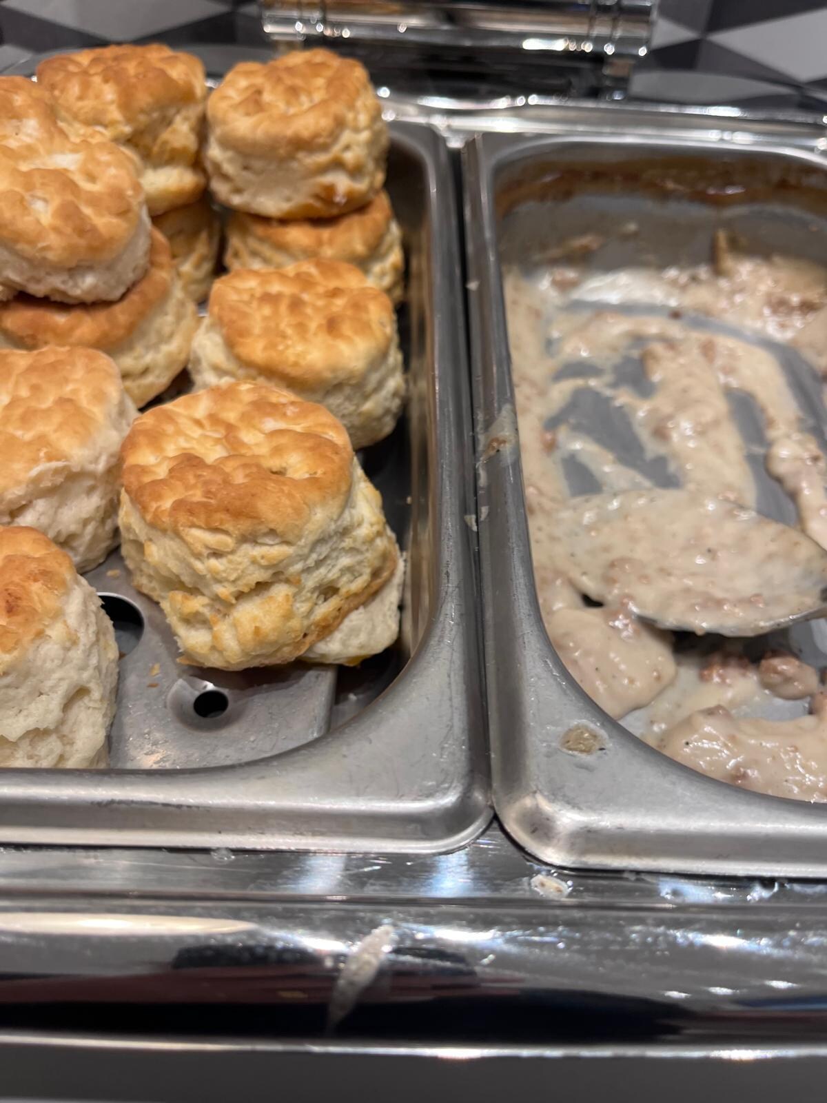 Gravy never showed up and got a rude reply -"have some patience" when we asked after 40 min of waiting. 