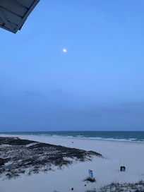 Beautiful evening looking over the beach! Fantastic view!