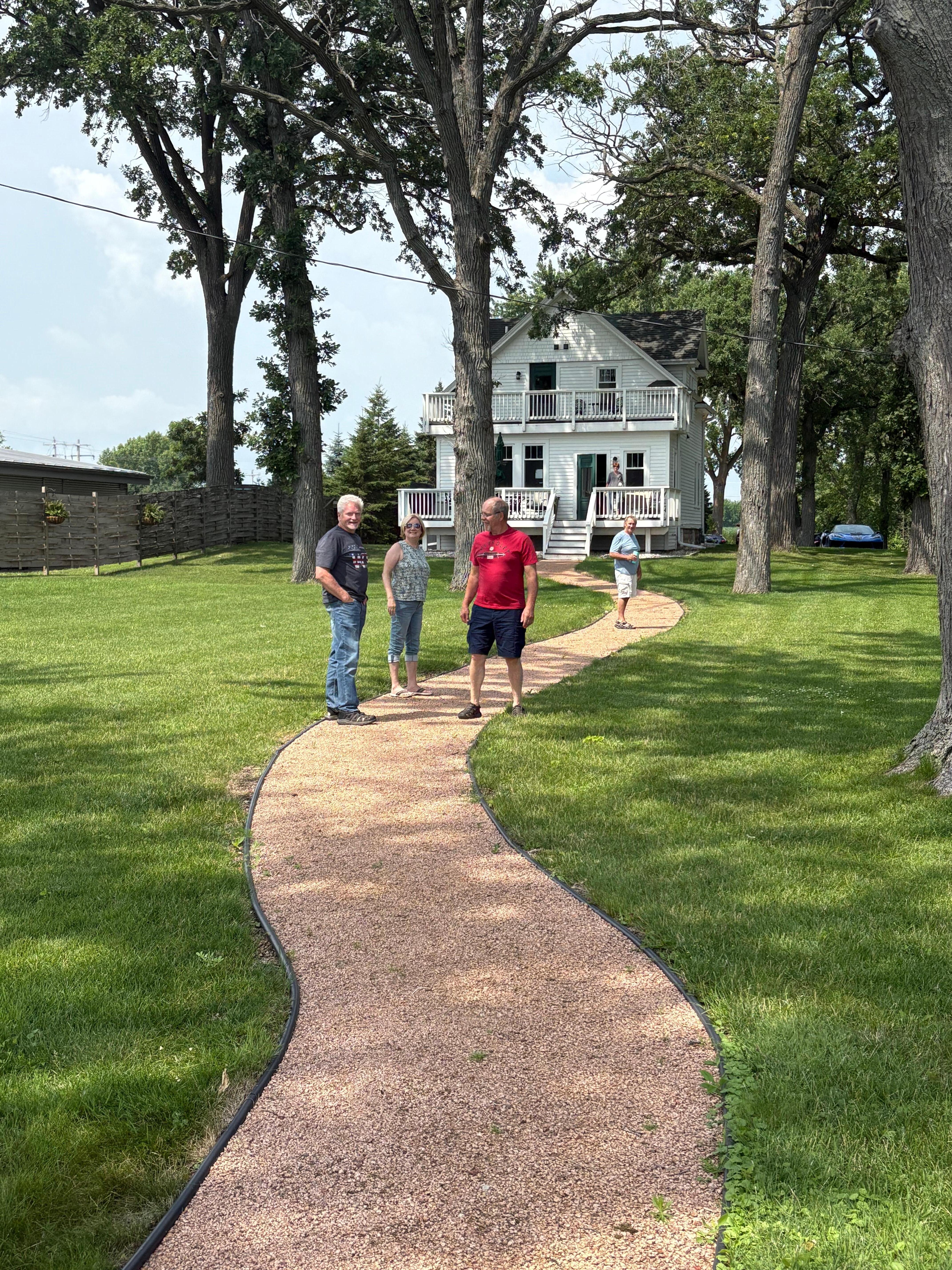 A leisurely stroll up for cool drinks! 