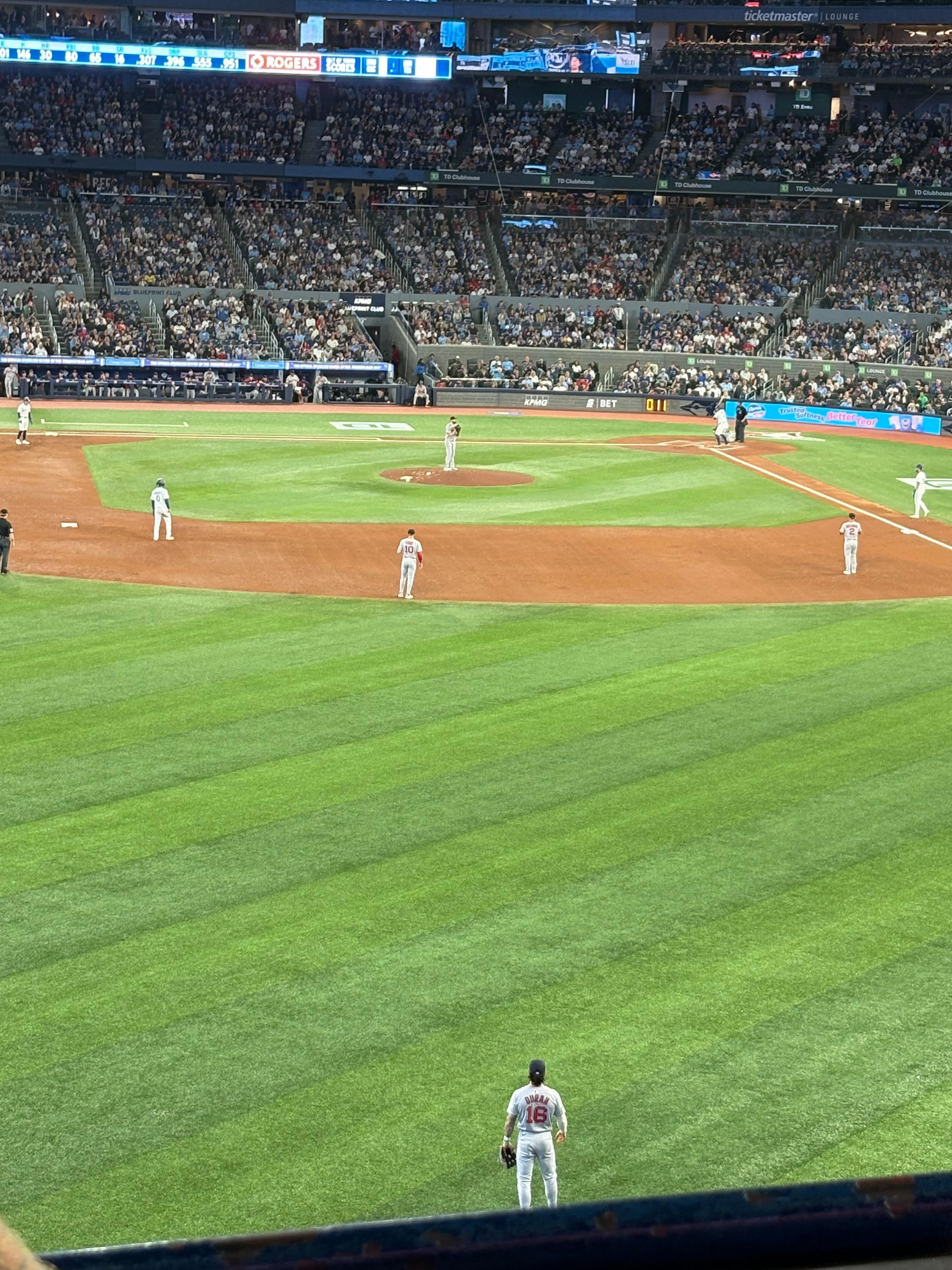 Walkable to the ballpark 