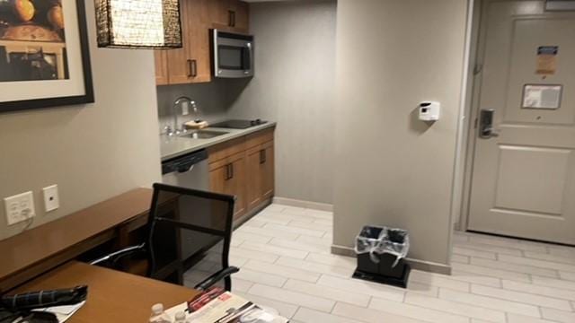 キッチン、冷蔵庫完備