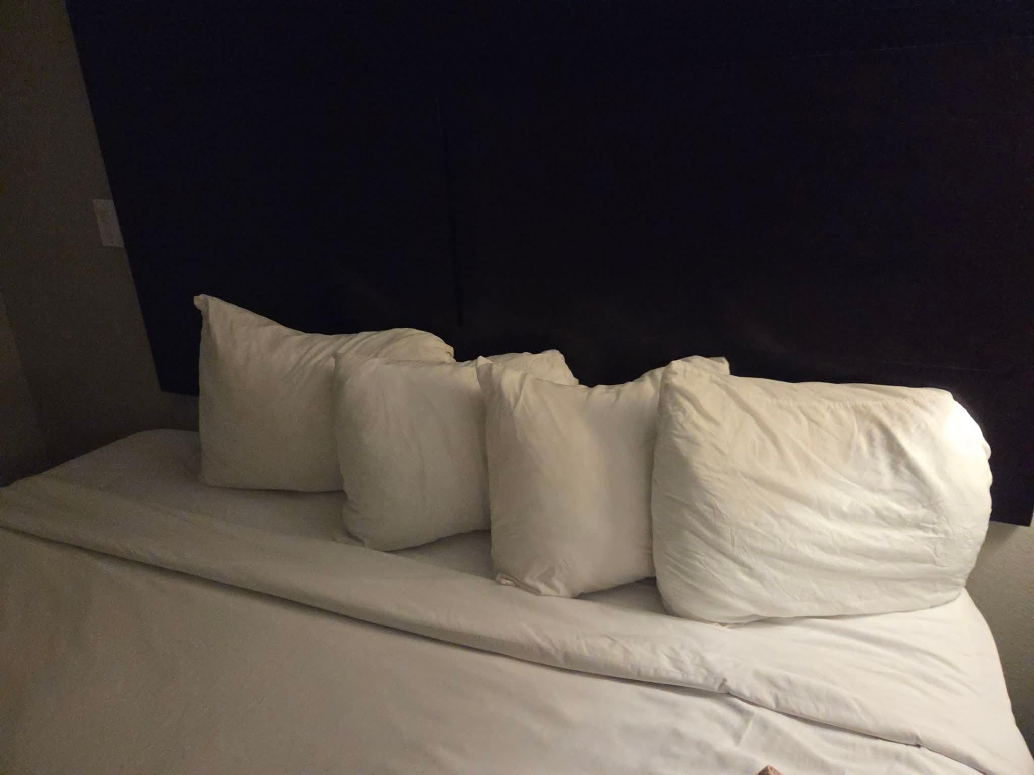 Terrible bed and linens