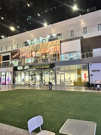 the Block and the Sheraton Enterance is to the right on the 2nd level