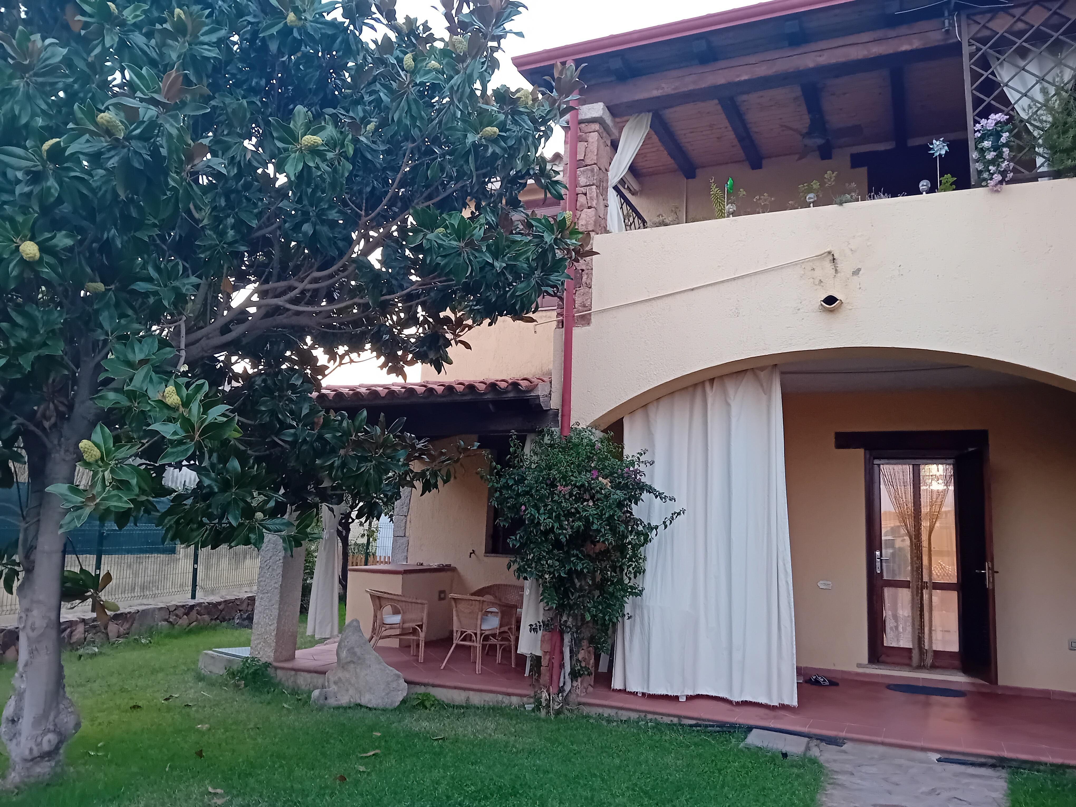 Struttura bellissima. Organizzata molto bene e in centro a Budoni con possibilità di mettere l'auto nel giardino.