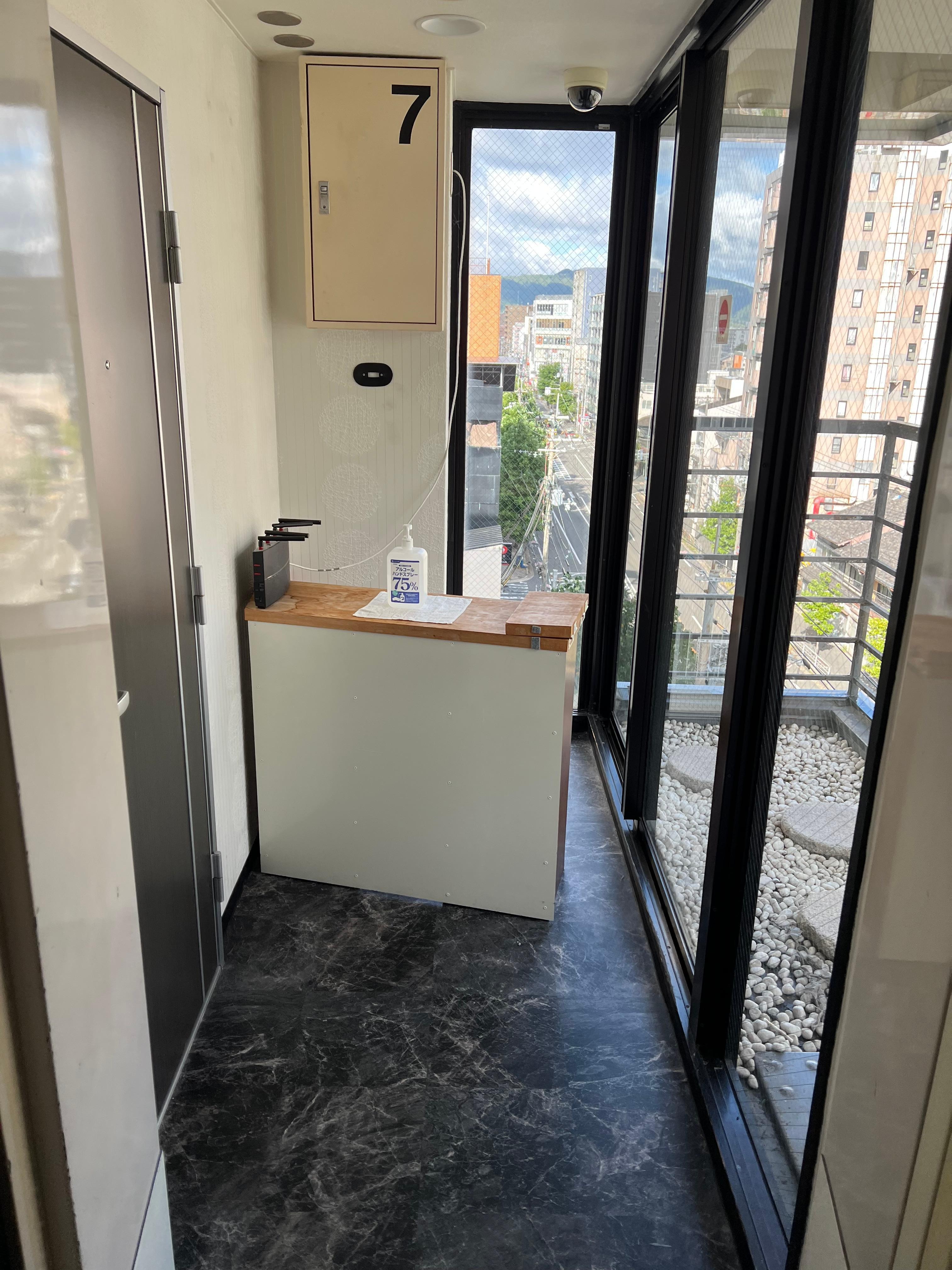 7階エレベーター降りて直ぐ部屋の入り口