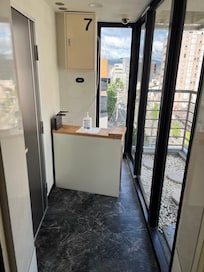 7階エレベーター降りて直ぐ部屋の入り口