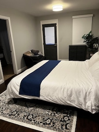 Master bedroom. Comfy bed!!