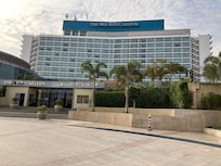 ホテル全景 考古学博物館側から