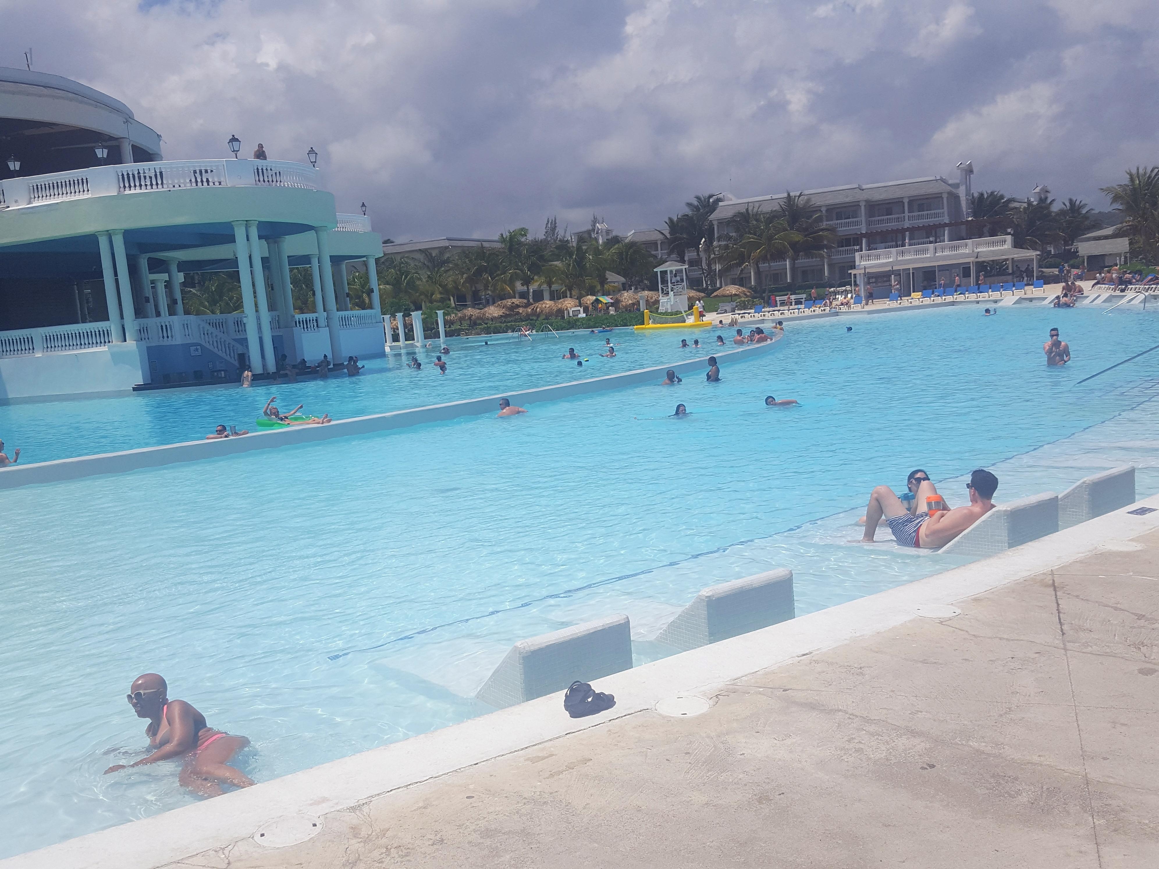 Adult pools and swim up bar