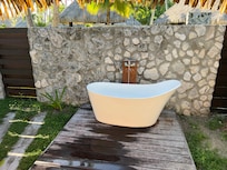 Baignoire dans le jardin. Fabuleux