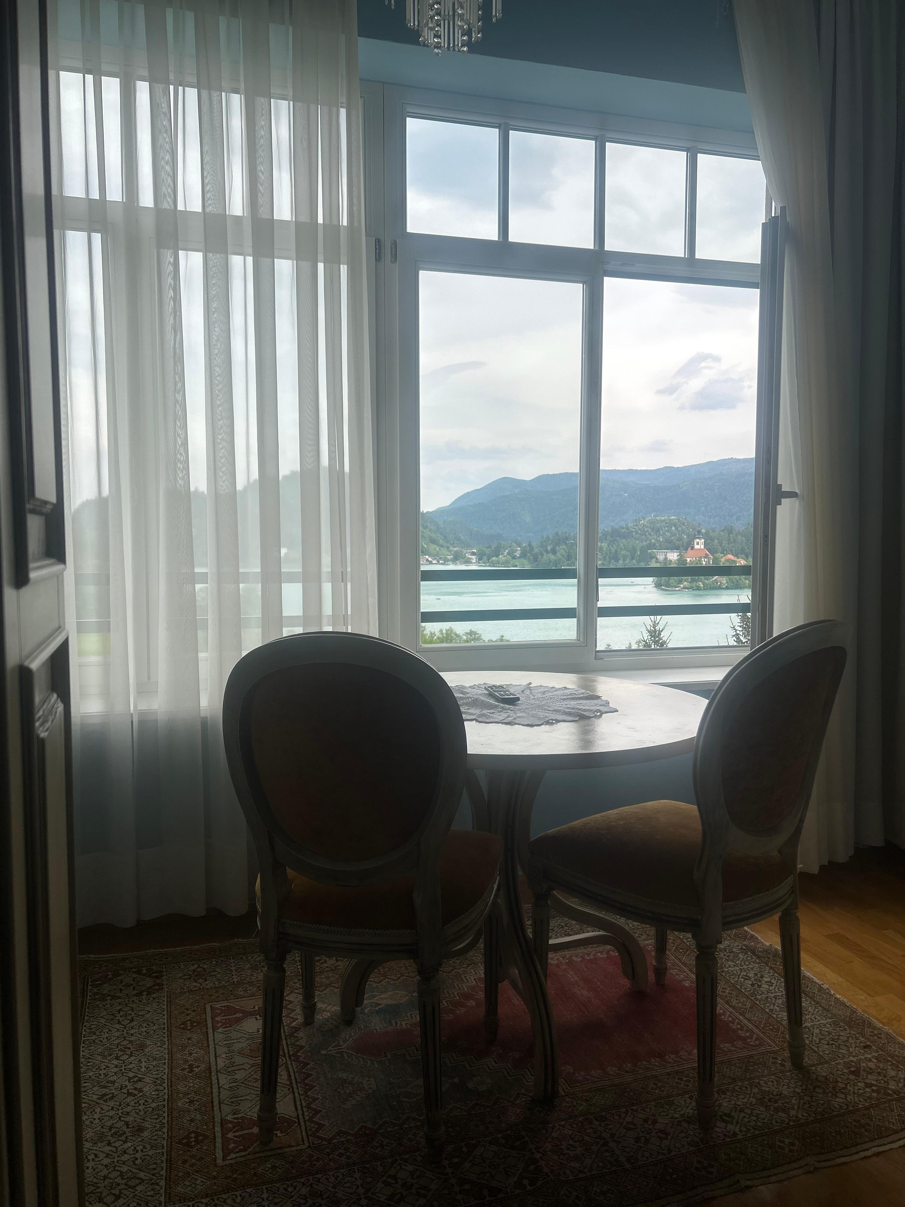 部屋からブレッド湖絶景見えます。