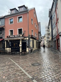Across the street is the entire Apfelwien district - amazing location. You cannot get a better location