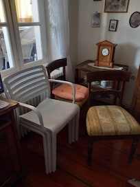 ĂŒberall StĂŒhle ...