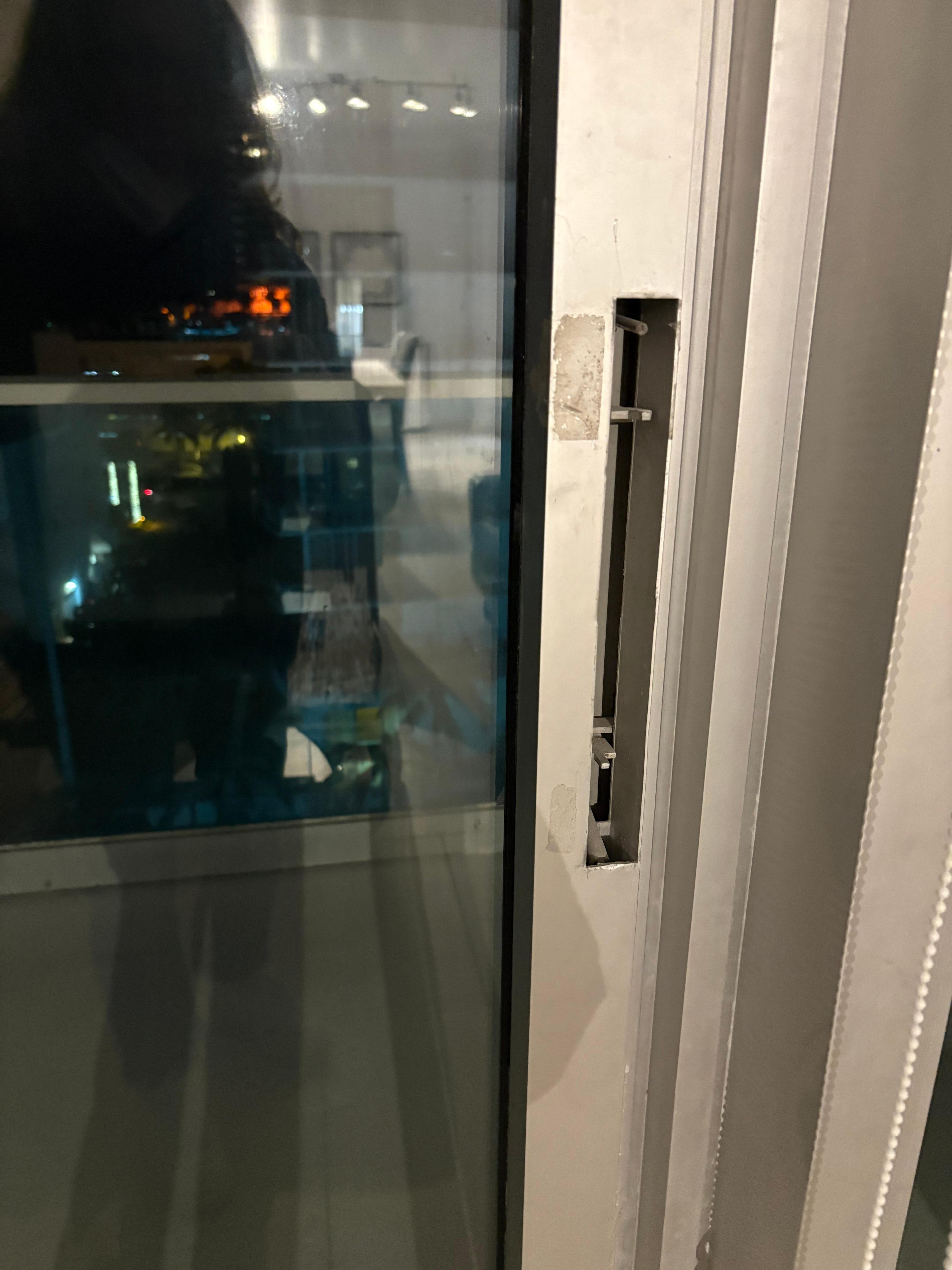 Handle missing from door leading to the balcony was missing 