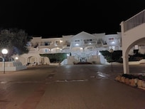 Die Wohnanlage, die Wohnung befindet sich in der ersten Etage gleich links vom Treppenaufgang.