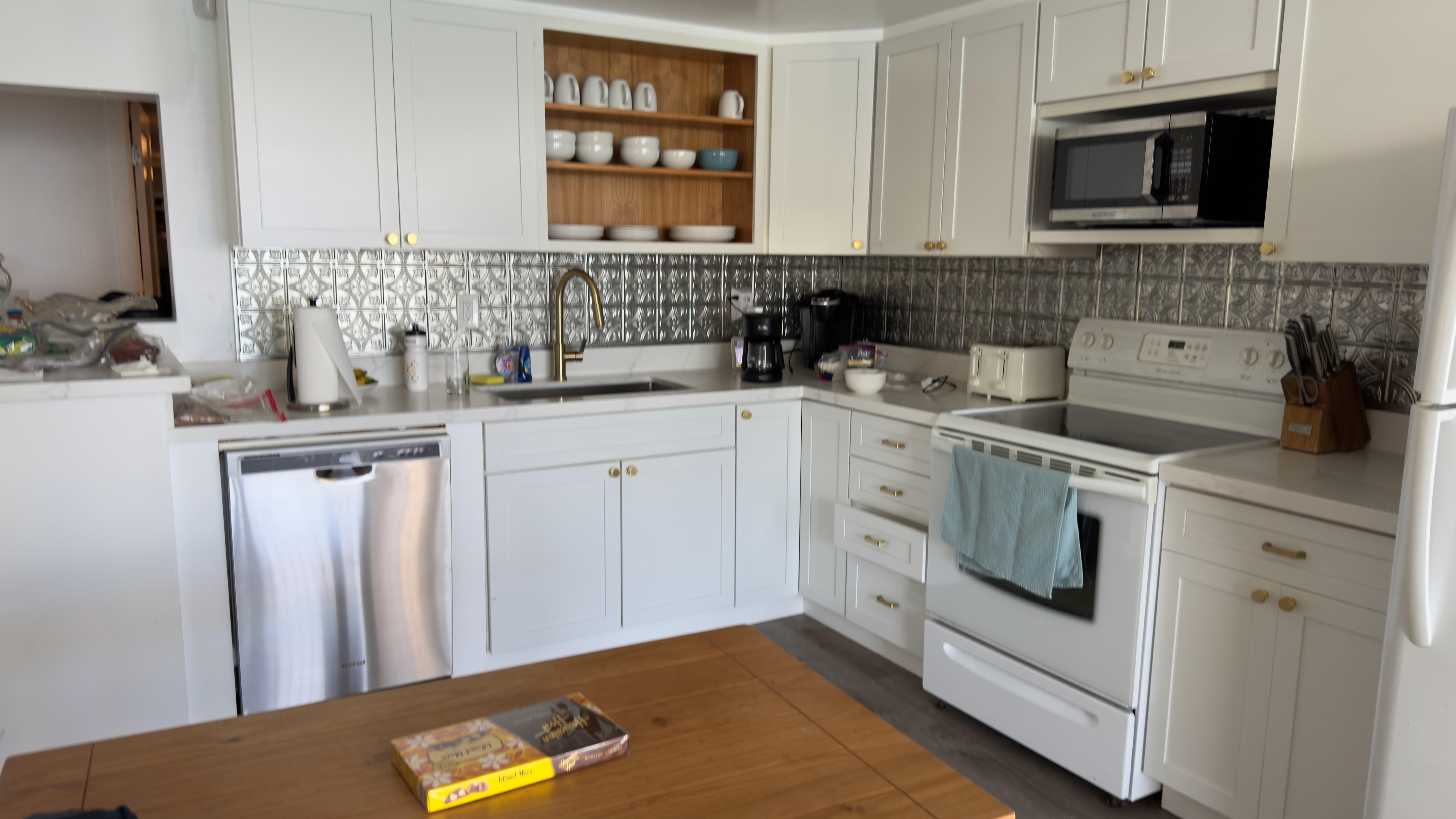 Full kitchen with plenty of space