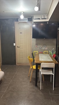 Cocina de uso común, con agua potable