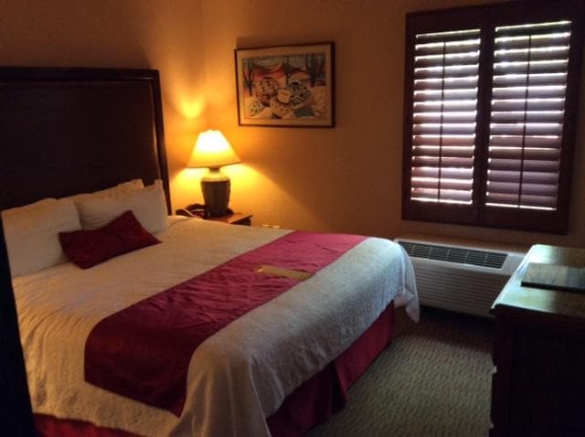 Room 707 Bedroom