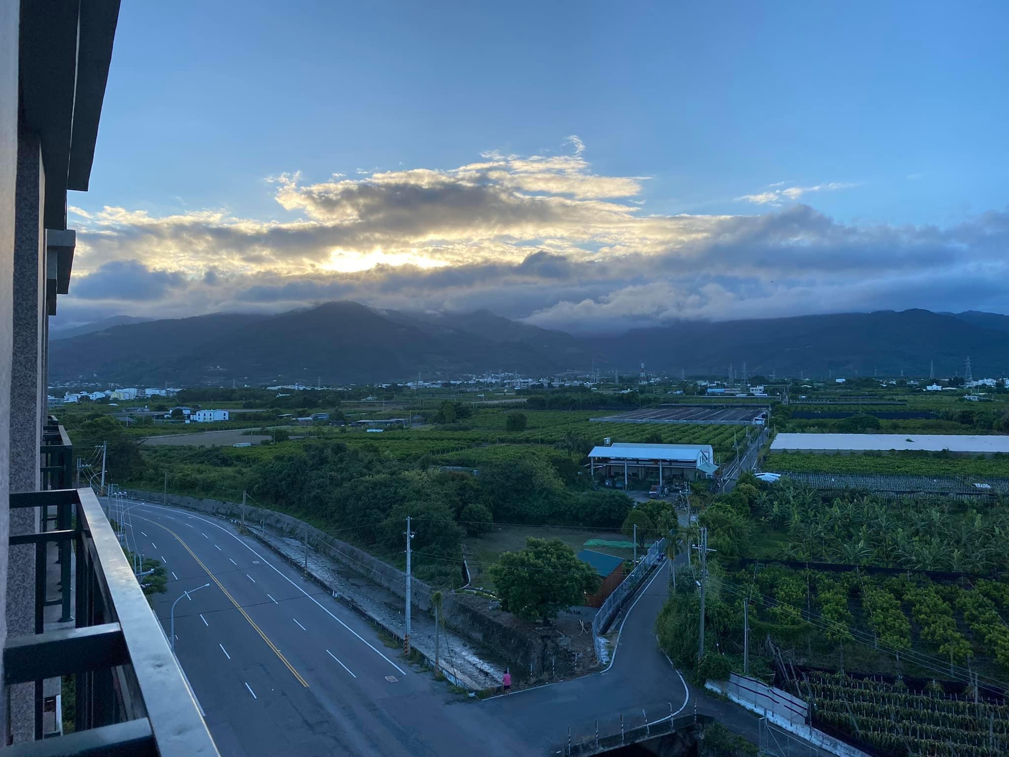 房間陽台看出去的景色還蠻美的