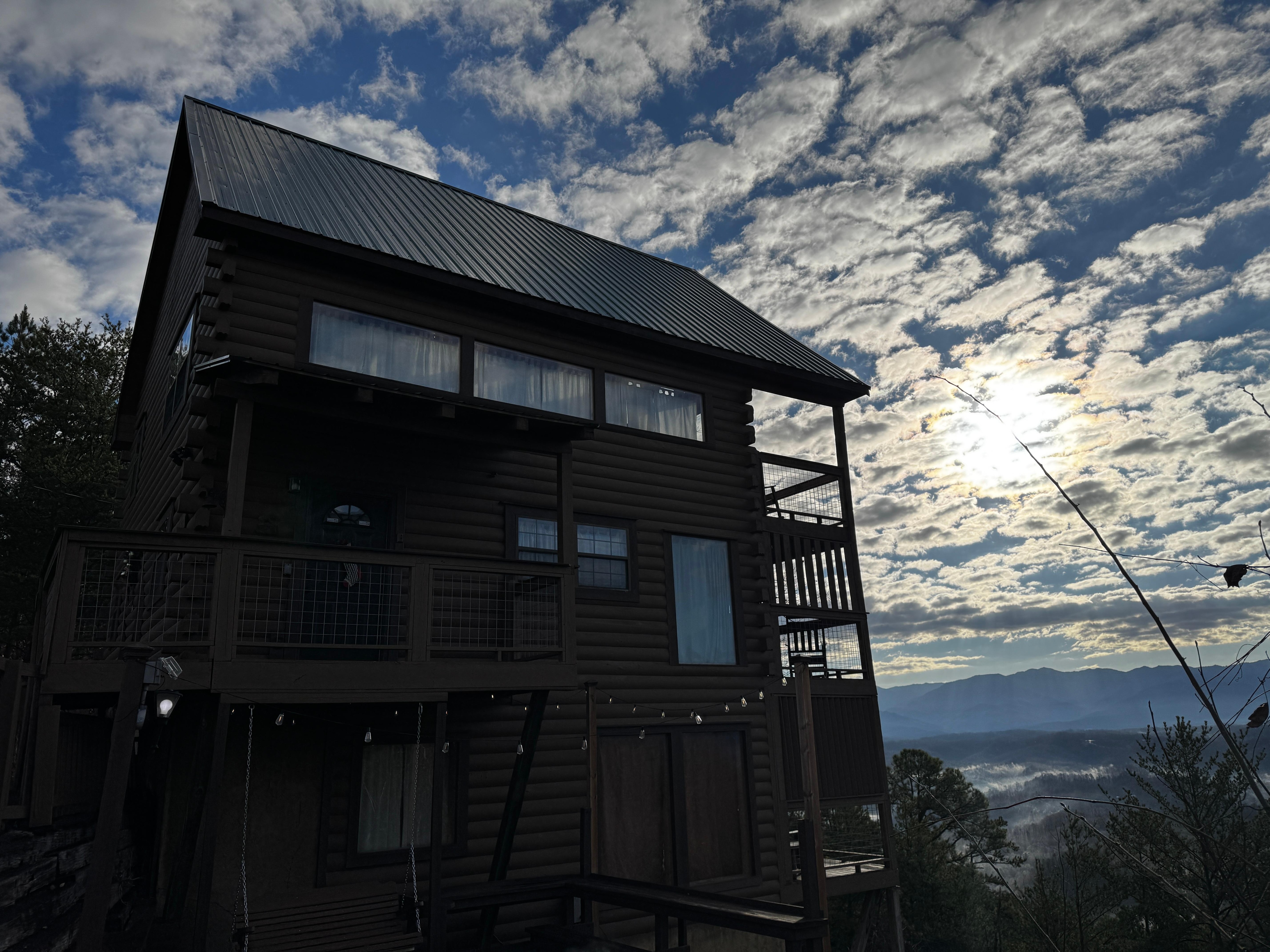 Side view of cabin.  It's literally in the clouds!