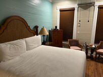 Large comfy king. Perfect pillows!