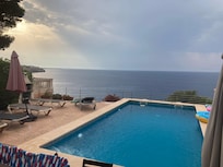 Villa pool