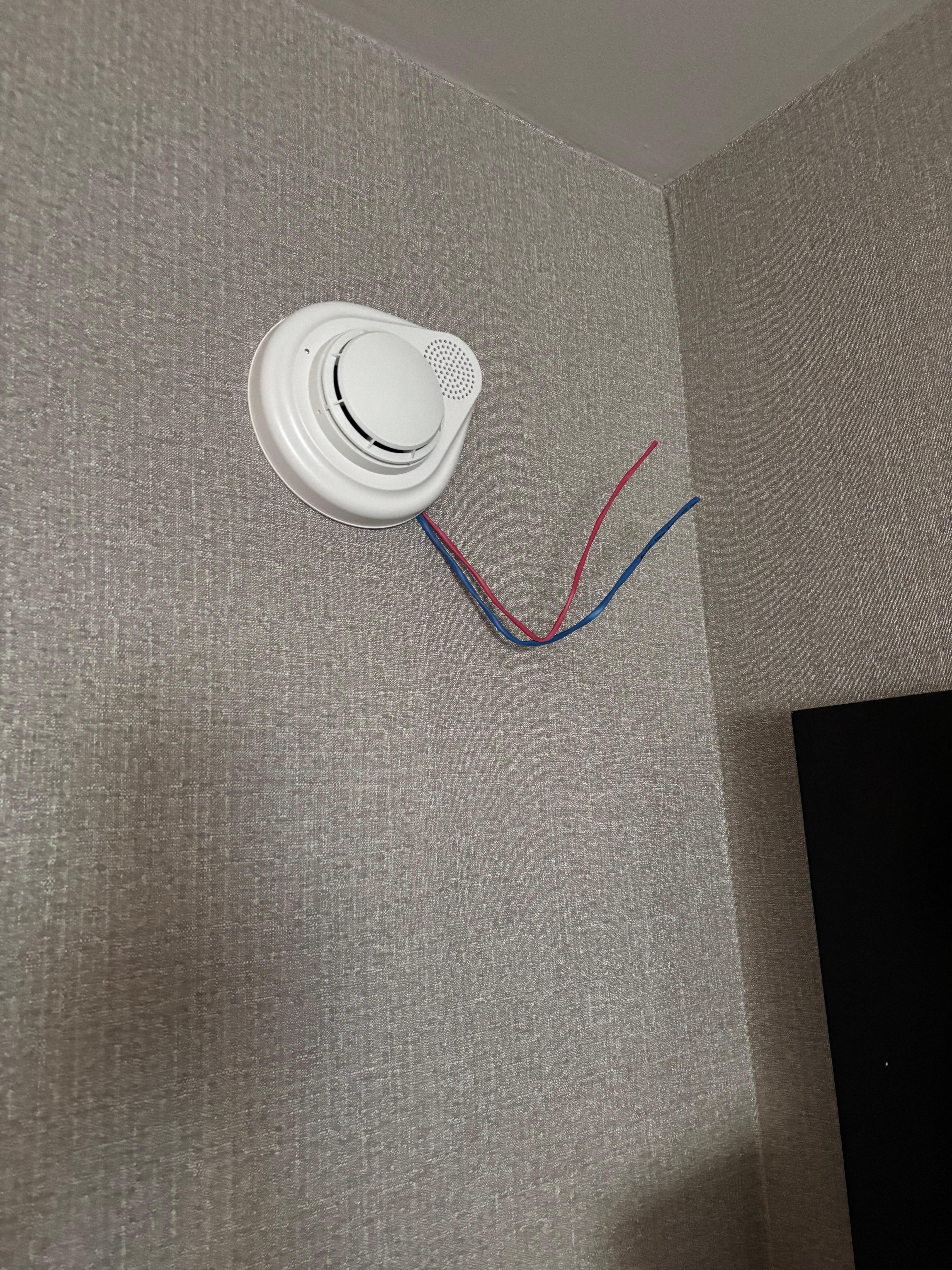 Smoke detector in room not hooked up