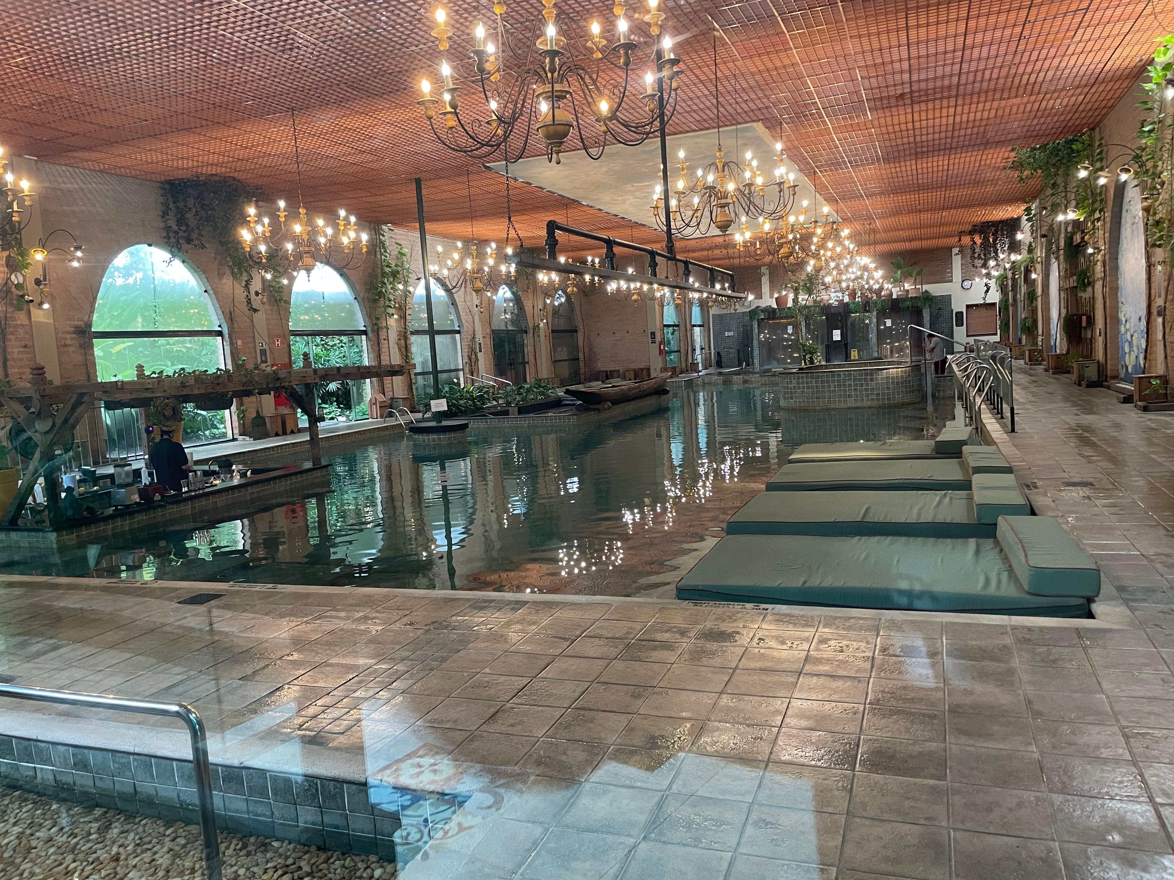 Piscinas, saunas e vários outro ambientes