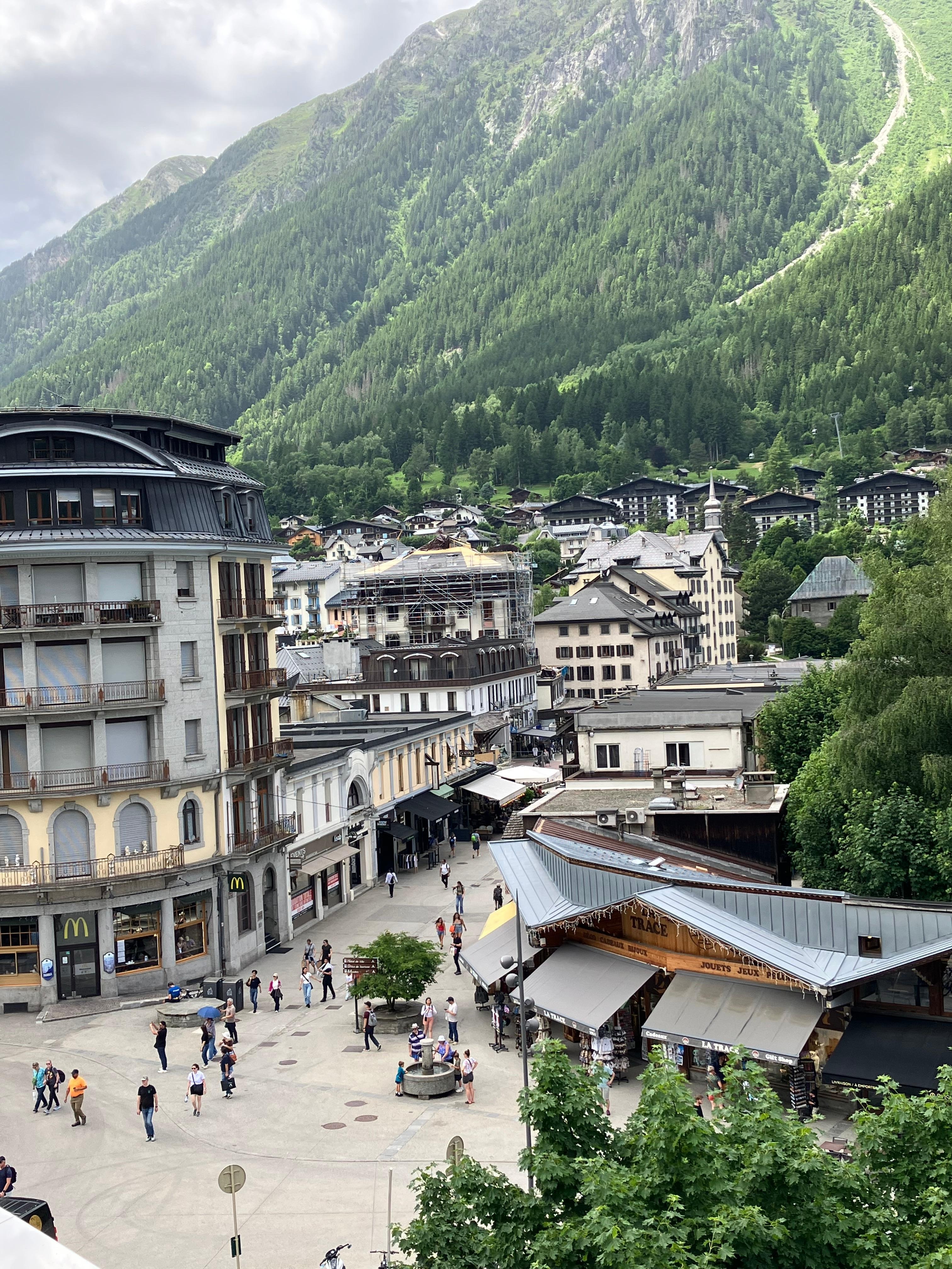 View of the place outs the hotel 