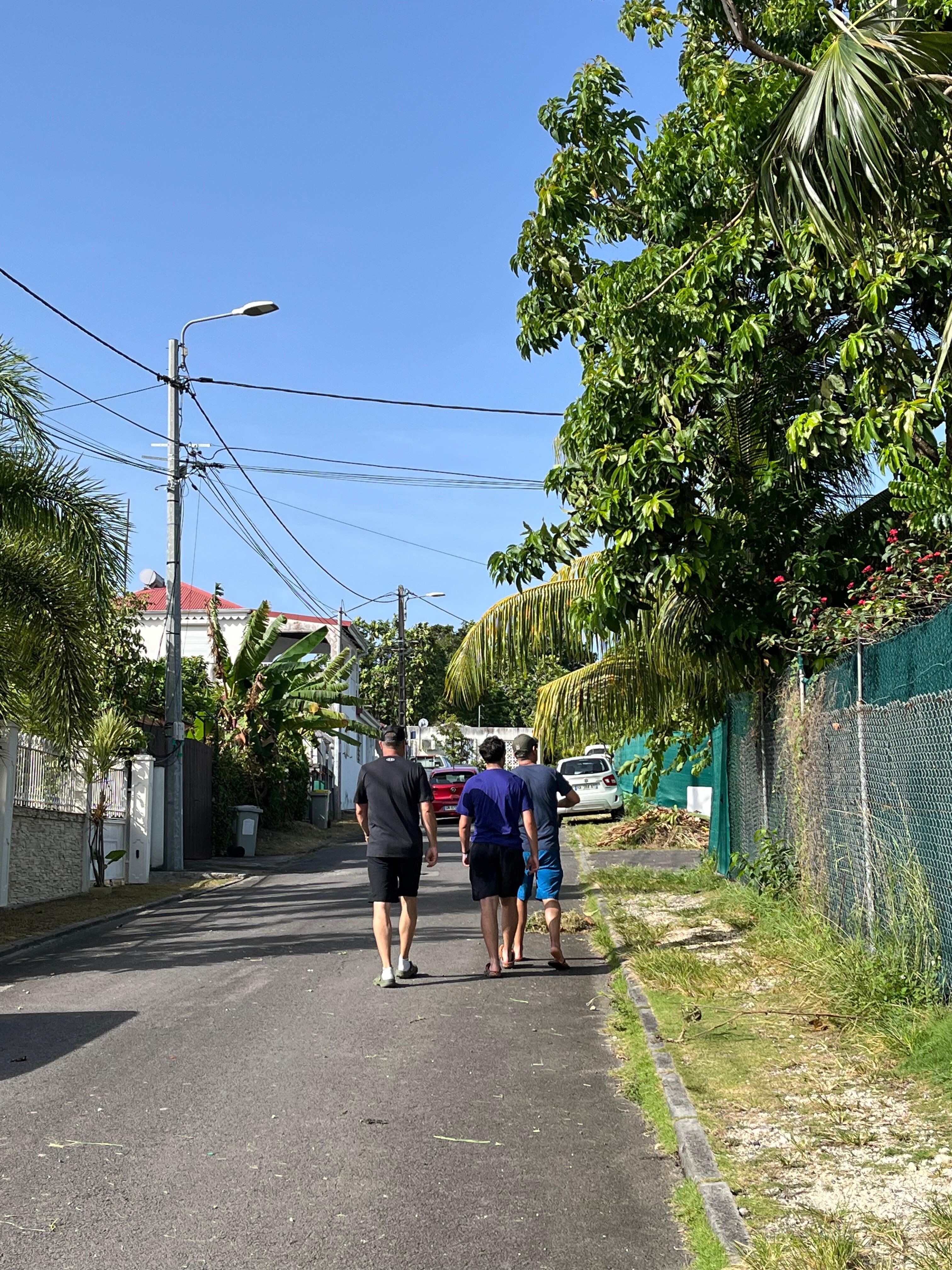 La rue oĂč se trouve la villa