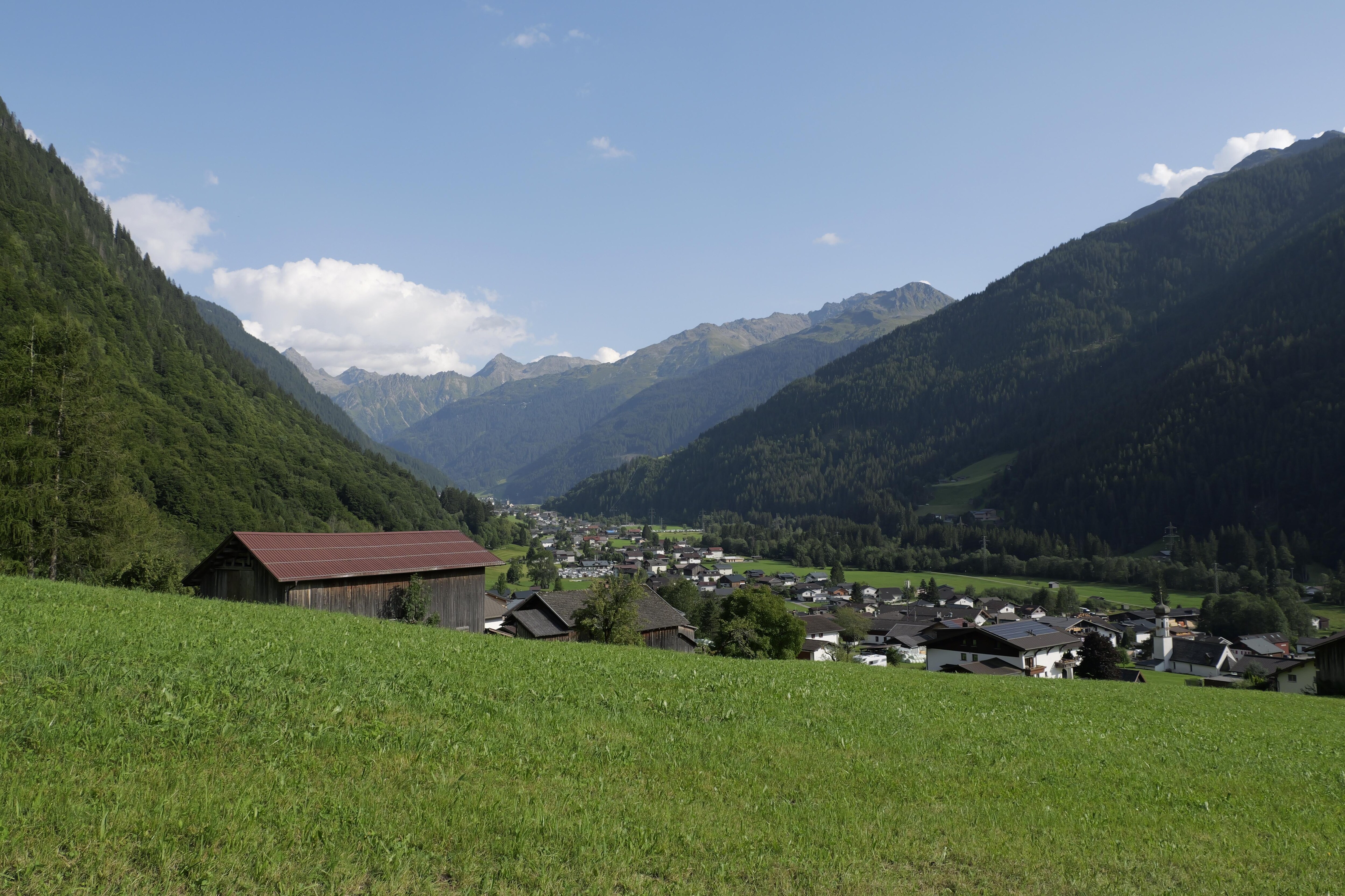 Bei einer kleinen Wanderung ums Haus