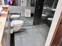 Neat bathroom