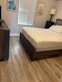 Queen bed in room 2