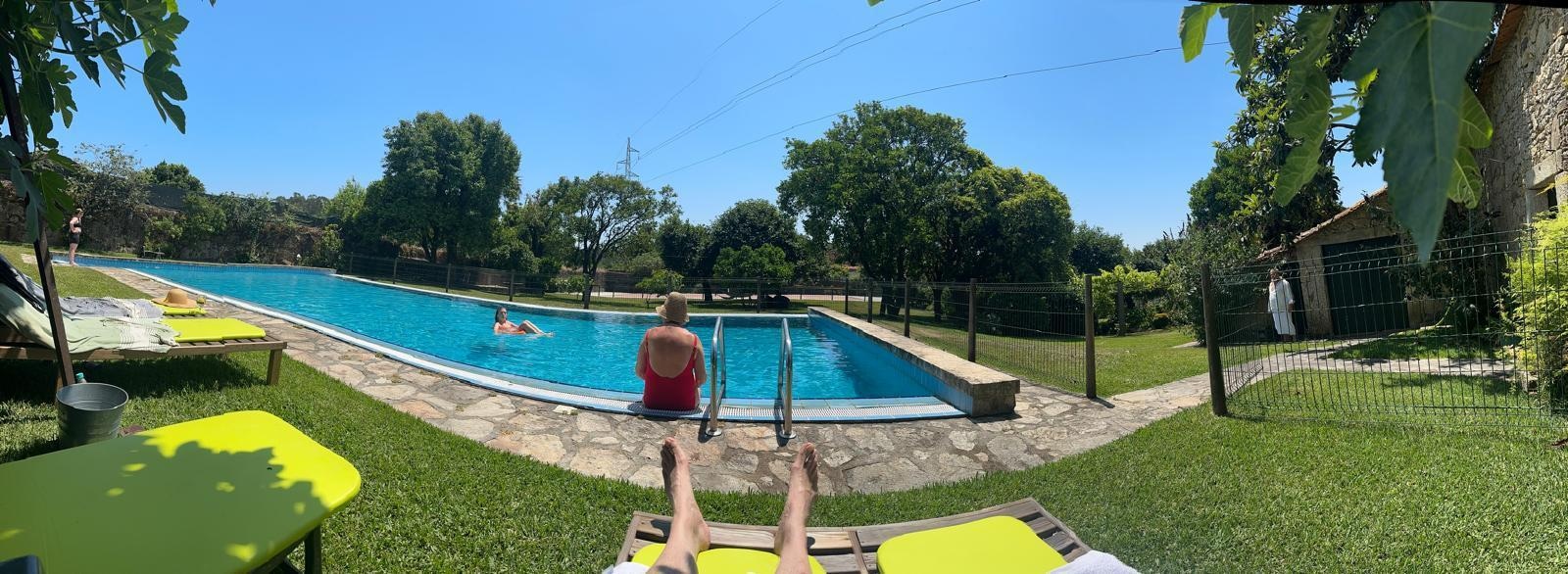 Een groot verkoelend ècht zwembad.